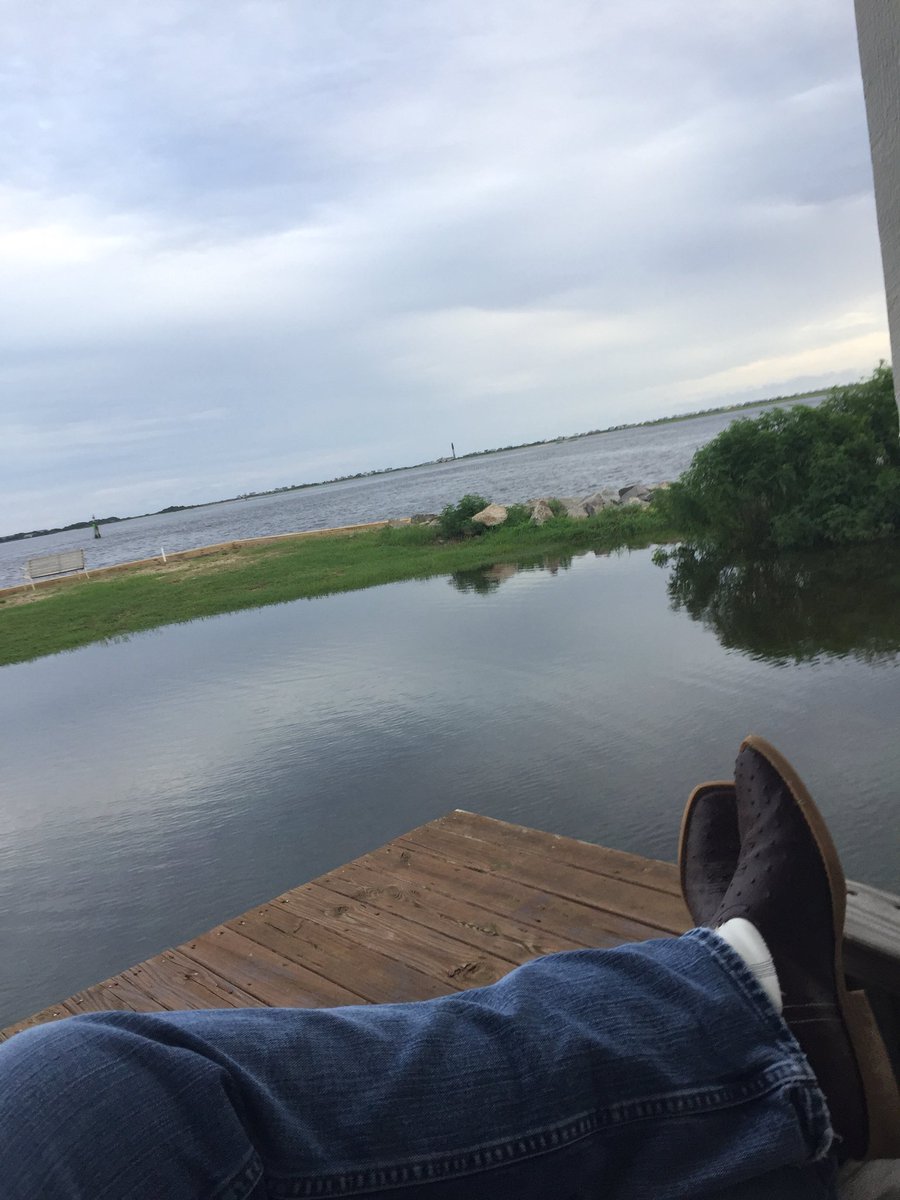 michaelaaron56's tweet photo. Chilling on the Cape Fear River. #SouthportNC #RiverfrontDeck https://t.co/QTmgX94FMY