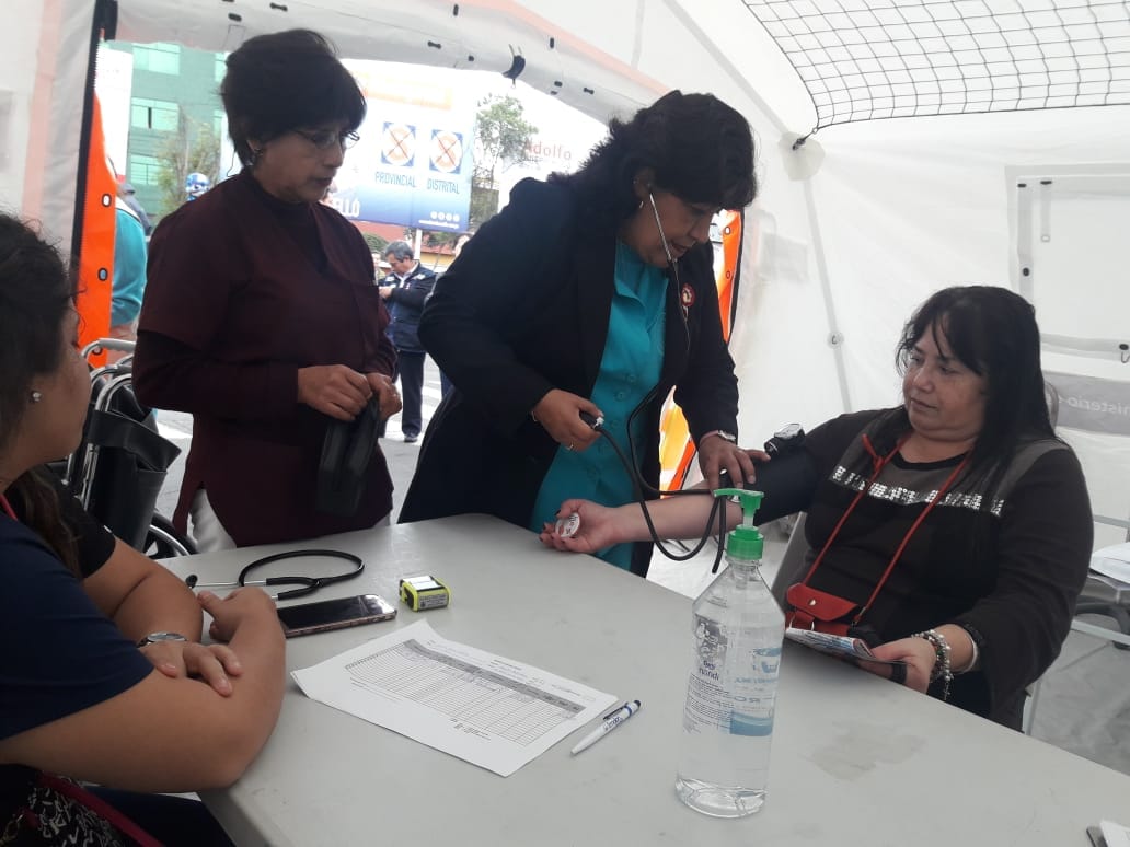 digerd_minsa's tweet photo. Personal de salud del Minsa brindan atención en los puestos médicos que están instalados en los diferentes puntos de la Av Brasil.

#TrabajamosConElCorazón
#DesfileMilitar https://t.co/fuYZQGnxNt
