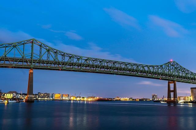 BlogRoteiros's tweet photo. Tobin Bridge vista do Mary O’Malley State Park, na cidade de Chelsea. Esta ponte é a principal rota de ligação de Boston com todos os municípios ao norte, através da Rota 1. 🌉 https://t.co/x8UE32E4Qo https://t.co/rOhAYiI1jU