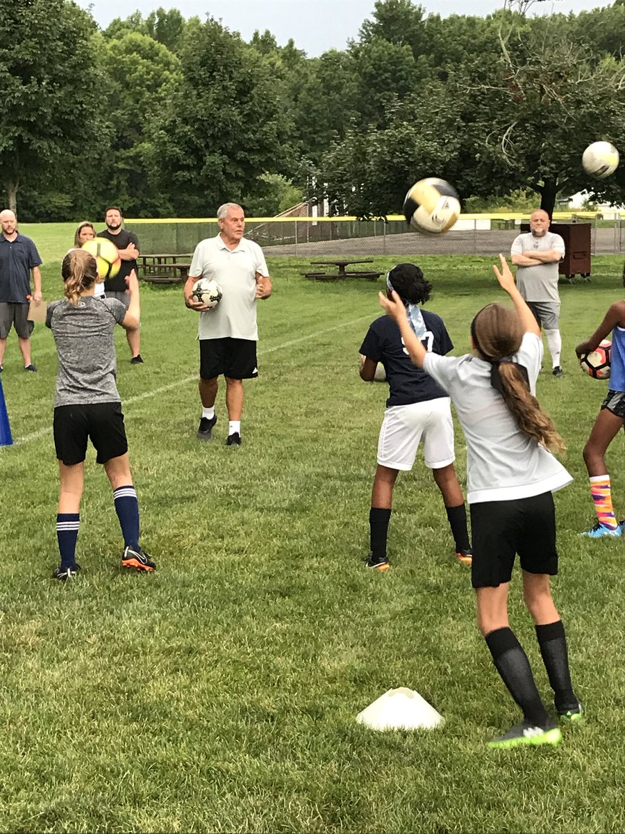 pa_whittle's tweet image. Another fantastic Coaching Clinic from the @ymssoccer DOC @johngreavesyms teaching coaches how to take the fear out heading and teach proper technique. #trainingforthefuture #ymsproud @EDPsoccer