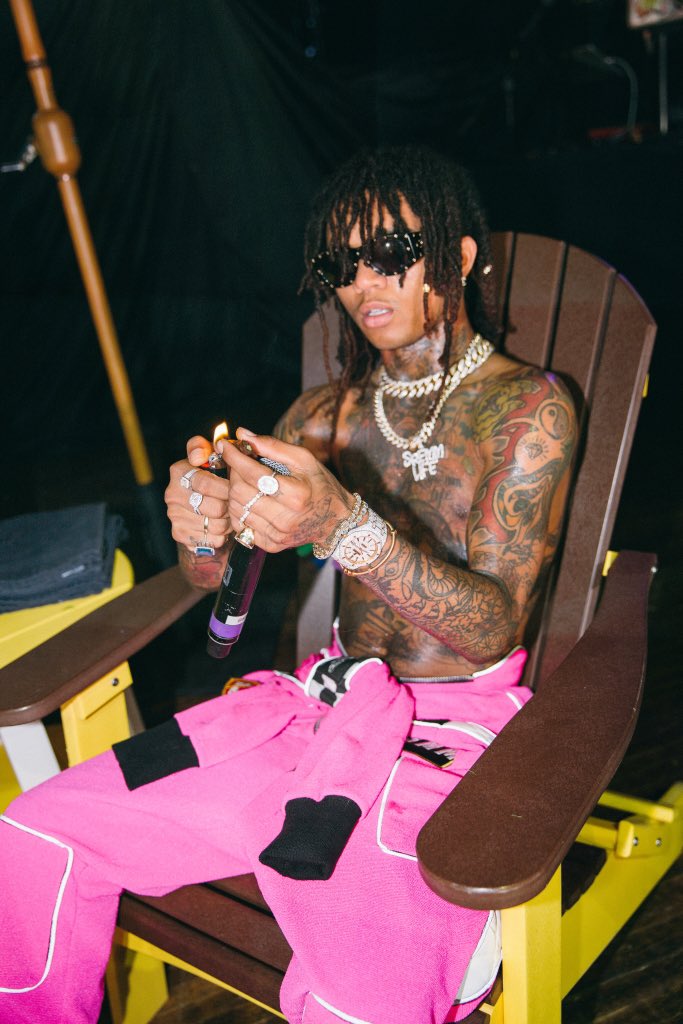 SwaeLee's tweet photo. The Pink Ranger 🐙🎟💘 https://t.co/xH3fvEdLrk