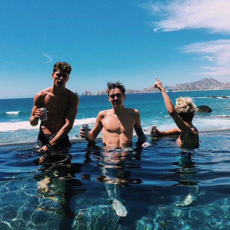 OfYugen's tweet image. I got my boys; forget the rest. 

(@_theafterdark )