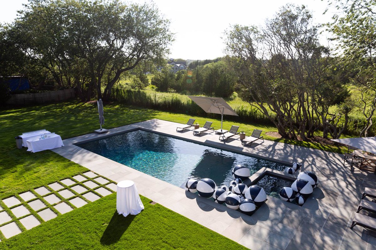 Harbour_Outdoor's tweet photo. HARBOUR NEWS // We were thrilled to attend the launch of the Farrell Show Home by @FarrellBuilding last Thursday evening in beautiful #WaterMill, New York. 

The show home is open to the public every day from 10-4pm, until August 12. Be sure to stop by and check it out! https://t.co/wdxcHvO2YH
