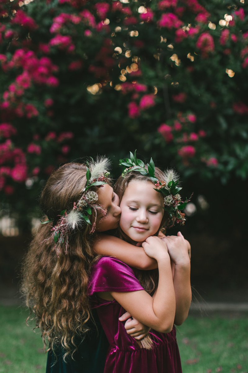 PhotographyDara's tweet photo. Working on some beautiful sisters today!! Only one weekend this fall for family mini’s with 4 available sessions.. email for details @ darawoodphotography@yahoo.com #darawoodphotography #blackandwhitephotography#sisters #fallminisession #familypictures https://t.co/Qg5jxhQK42