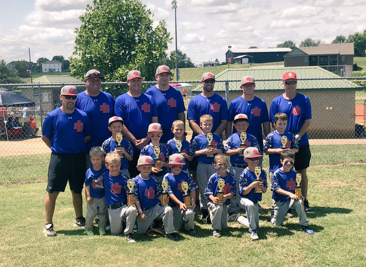 jilliannerenee's tweet photo. Fun weekend of baseball in Harrodsburg! Way to go South Lex 6U Blue! #slyb πβΎοΈπ https://t.co/OtH7tZ2FVe