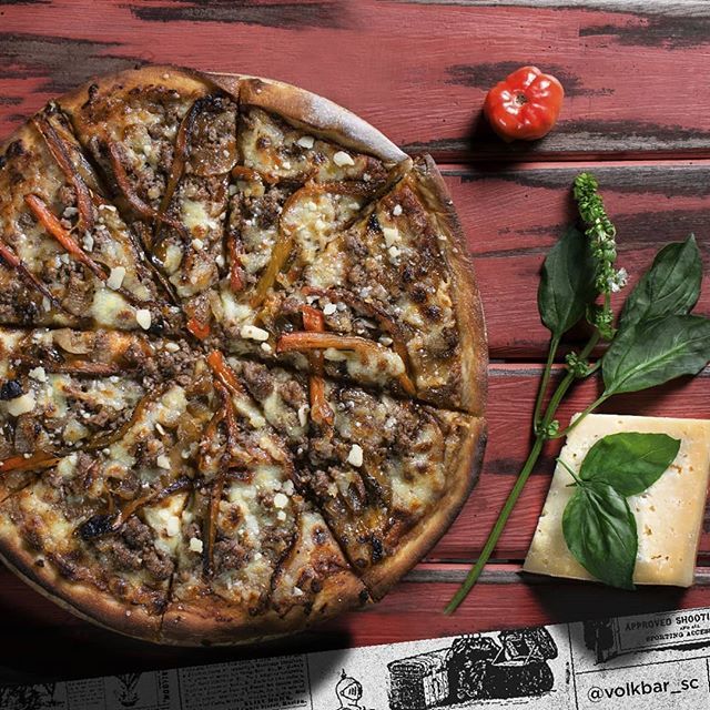 barrumpels's tweet photo. Ven a disfrutar de las mejores pizzas🍕 @volk_sc 
Open bar🍹

Te esperamos🍺

#venezuela
#sancristobal
#barrioObrero 
#bitte🇩🇪 https://t.co/rU9WLP1Ovx https://t.co/J5KbmActvT