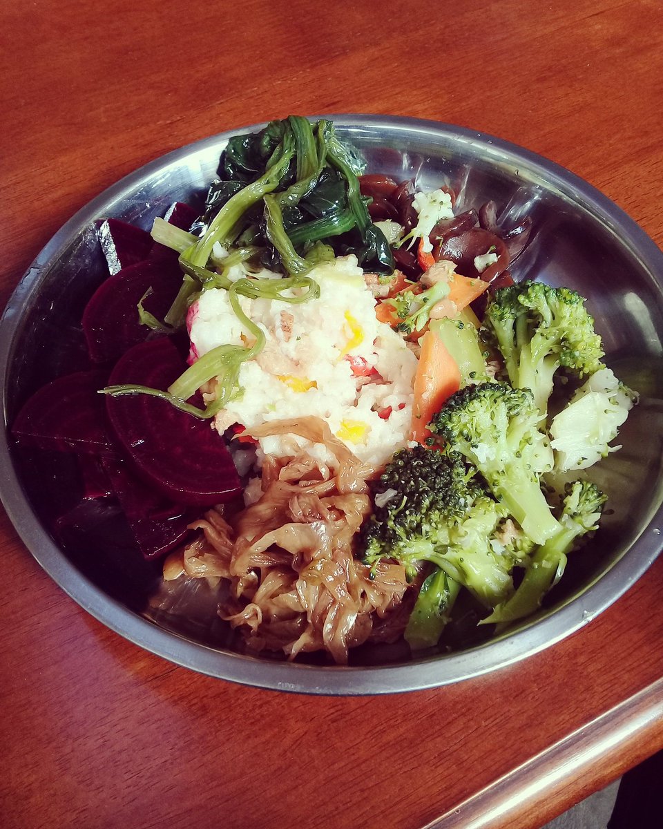 criscris1010's tweet photo. Almorzando #TemploBudistaFoGuangShan https://t.co/zCvWLi5XD3
