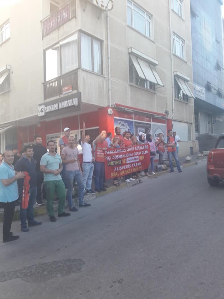 y_lmazbalkese's tweet photo. #MuharremİnceHalktvde nakliyat iş sendikamız önderliğinde birgünde 5 eylem ankara mamak ve Kozyatağı metro AG ümraniye meydan avm ümraniye mediamarkt ve ataşehir migros migrosta kasalar kitlendi mediamarkt kepenk kapattı hala bizi tanımıyanlar #realuyummakroişçilerikazanacak https://t.co/9jES1UJjKg