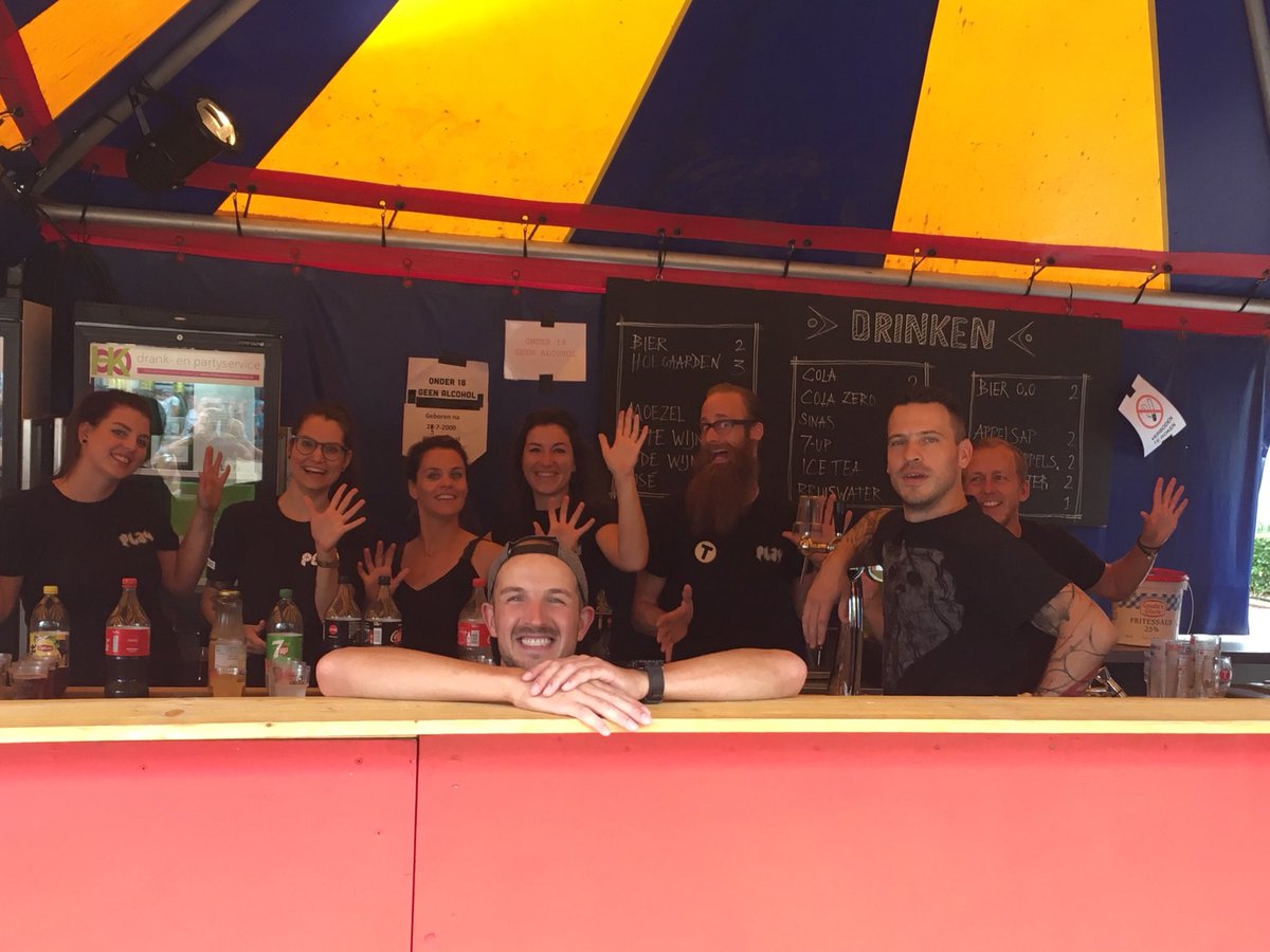 PLAYeersel's tweet photo. Dagje tappen bij onze vrienden van Totaal Festival! 🤗 Totaal geslaagd en flink geplayt. Goeie combi. 👌 https://t.co/hqqtMRLF8N