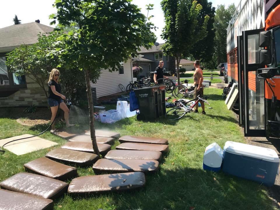 jackhammer_team's tweet photo. Bus cleaning time!!!  Many hands make light work :) https://t.co/JAm04EtpZ5
