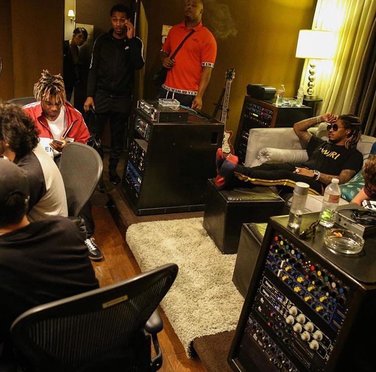 HotFreestyle's tweet photo. Juice WRLD &amp; Future in the studio 👀🔥 https://t.co/bRngLLh8fS