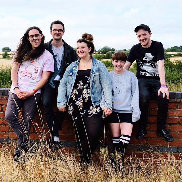 The lovely @onsind_diy (full touring edition) after their great set at Indietracks 2018
<a href="/indietracksfest/">Indietracks Festival</a> <a href="/indietracks/">indieTracks</a> #indietracks ift.tt/2OoZLwS