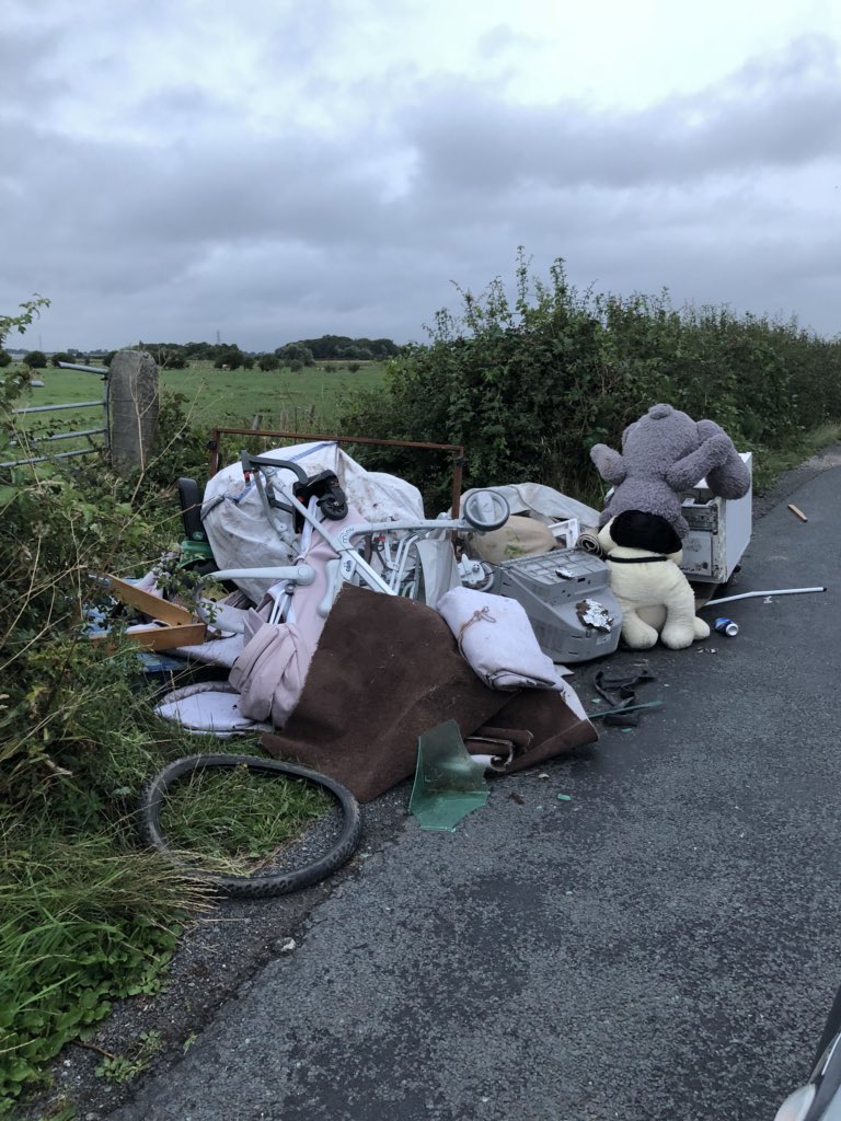 meabbott99's tweet photo. Fly tipping, Pegs Lane Lytham. https://t.co/B1sssds4y6