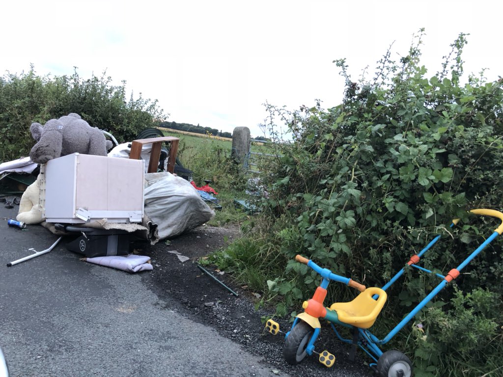 meabbott99's tweet photo. Fly tipping, Pegs Lane Lytham. https://t.co/B1sssds4y6