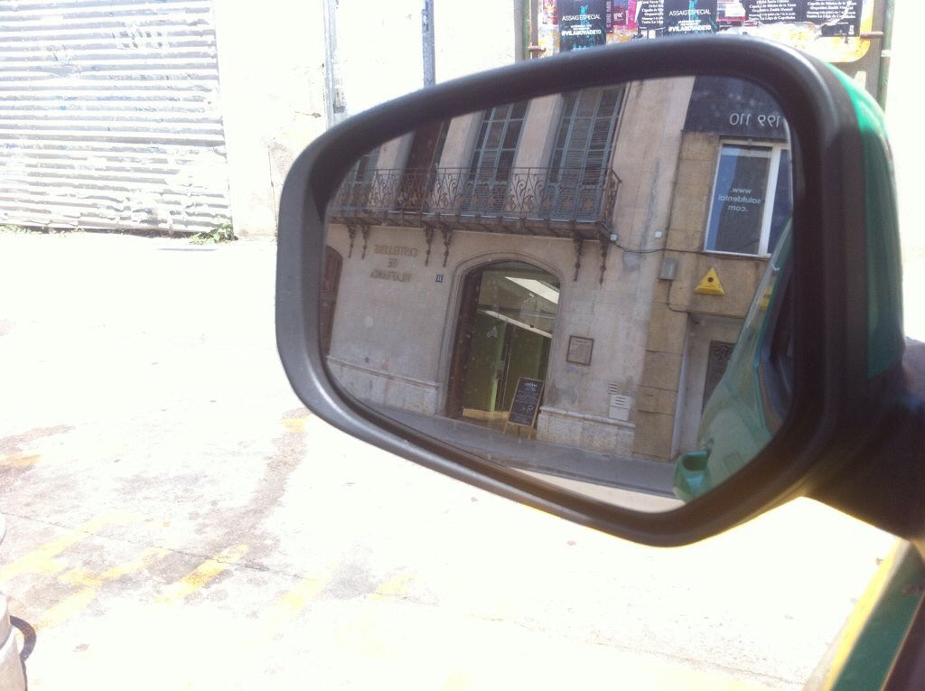 Manelcv's tweet image. Allò que te’l comences a col·locar bé i ja t’han tornat a passar...
#elretrovisor #castellers