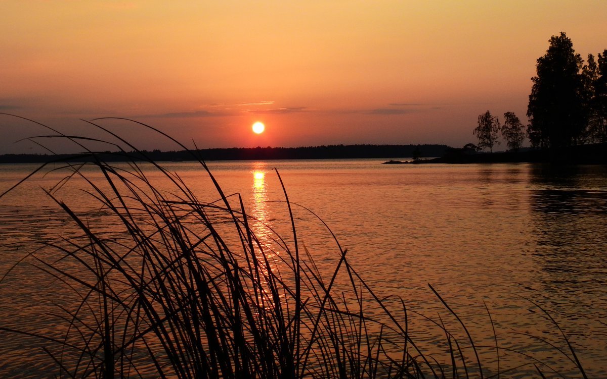 Eilisillan auringonlasku #sunset #auringonlasku #suomenluonto #finnishnature #vanajavesi #landscape #järvisuomi #yleluontokuva #luontokuva