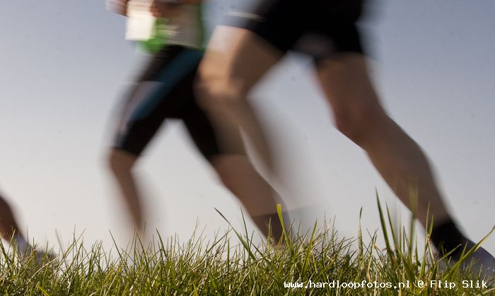 Hardloopnieuws's tweet image. Duizend deelnemers Fun Run genieten van talloze obstakels - hardloopnieuws.nl/duizend-deelne… -Balkbrug - Even leek het onweer zaterdagmiddag voor een extra obstakel te zorgen tijdens de Fun Run van Reestdal Outdoor. Maar de organisatie wist dit probleem sn...