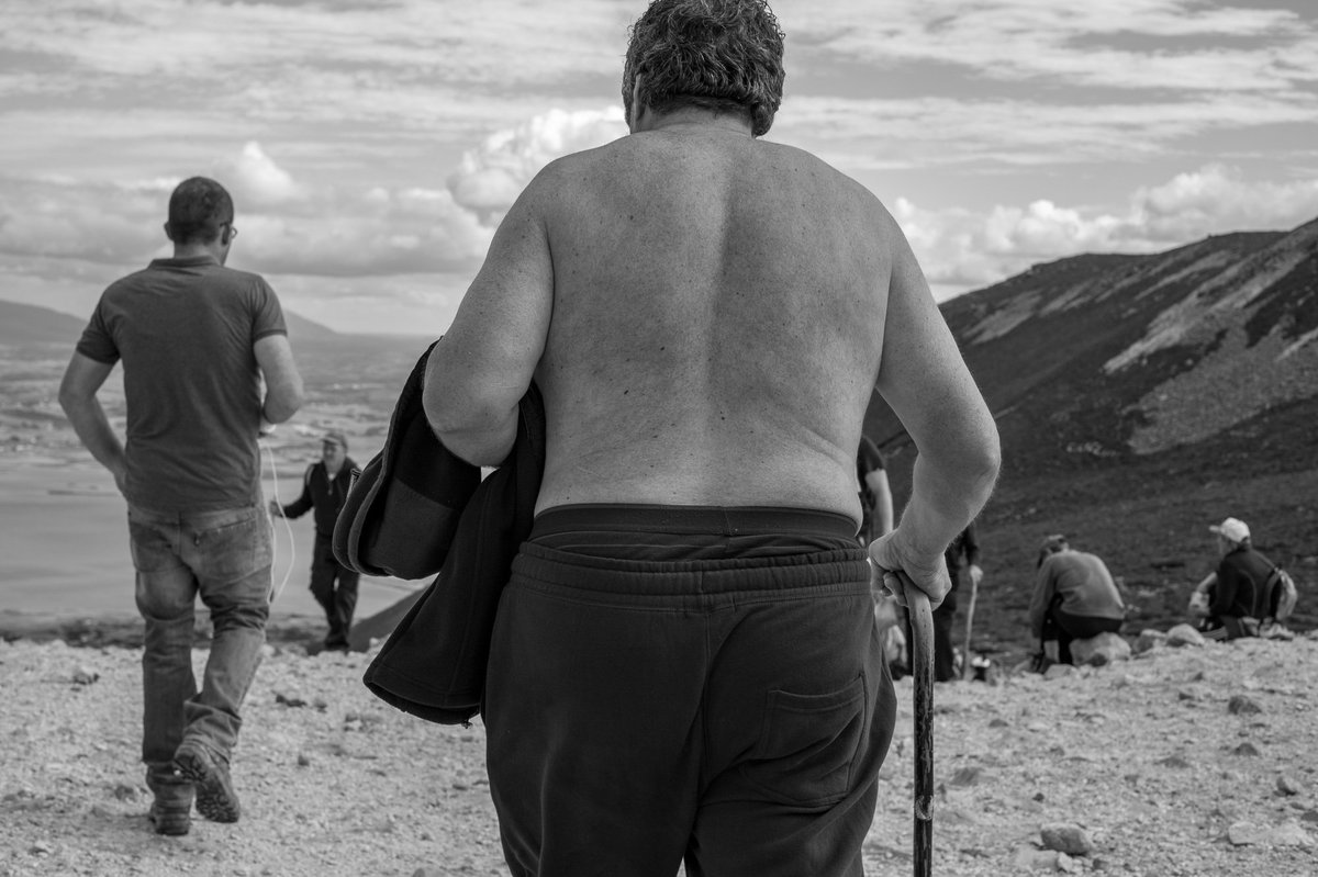 Walking with the Pilgrims (and a camera) - a blog post:
barnabynutt.com/2018/07/29/cro…

#CroaghPatrick #ReekSunday #Ireland @jkphoto68 @Independent_ie #LeicaCamera @clarechampion @BWPMag @themayonews