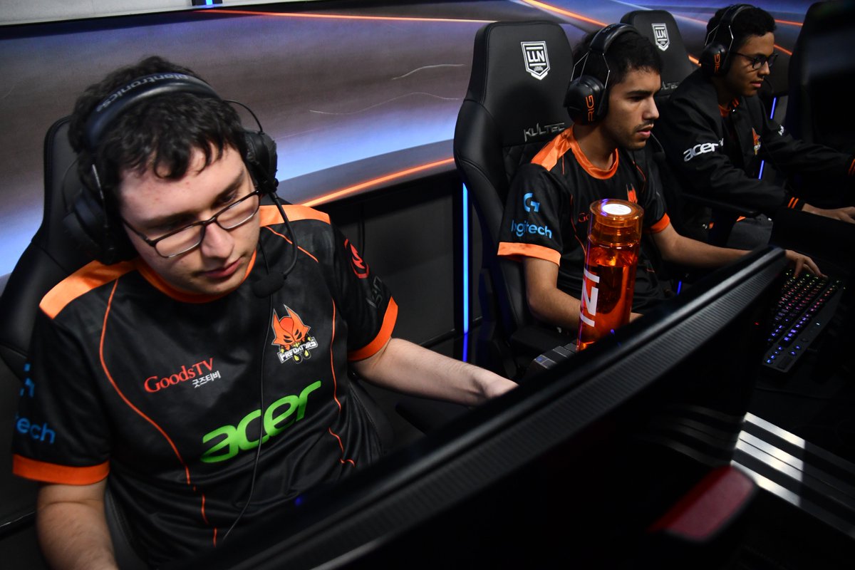 lolesportslan's tweet photo. ¿Quién crees que aporte más a su equipo como soporte? Escribe #GoBaula para apoyar al soporte de @PredatorsEsport o #GoGenthix para apoyar al soporte de @Rainbow7lol https://t.co/xV6OYJ2yne