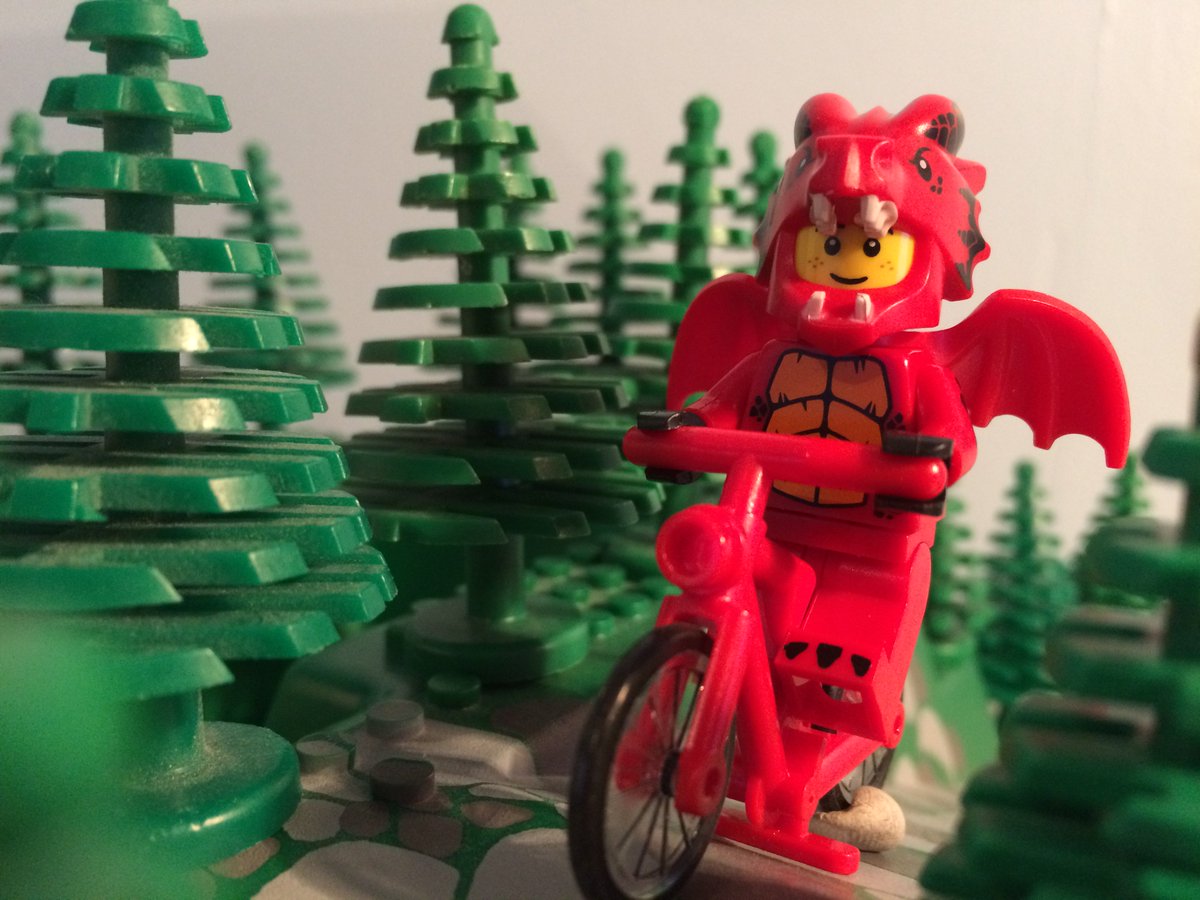 Weevila's tweet photo. Congratulations to Geraint Thomas on his Tour de France win. Proper Welsh Dragon! #TDF2018 #TDF #TDF18 #LeTourDeDiff #GeraintThomas #Lego #LegoMinifig #Cardiff #LeTour #letour2018 https://t.co/DnGM4uIyPZ