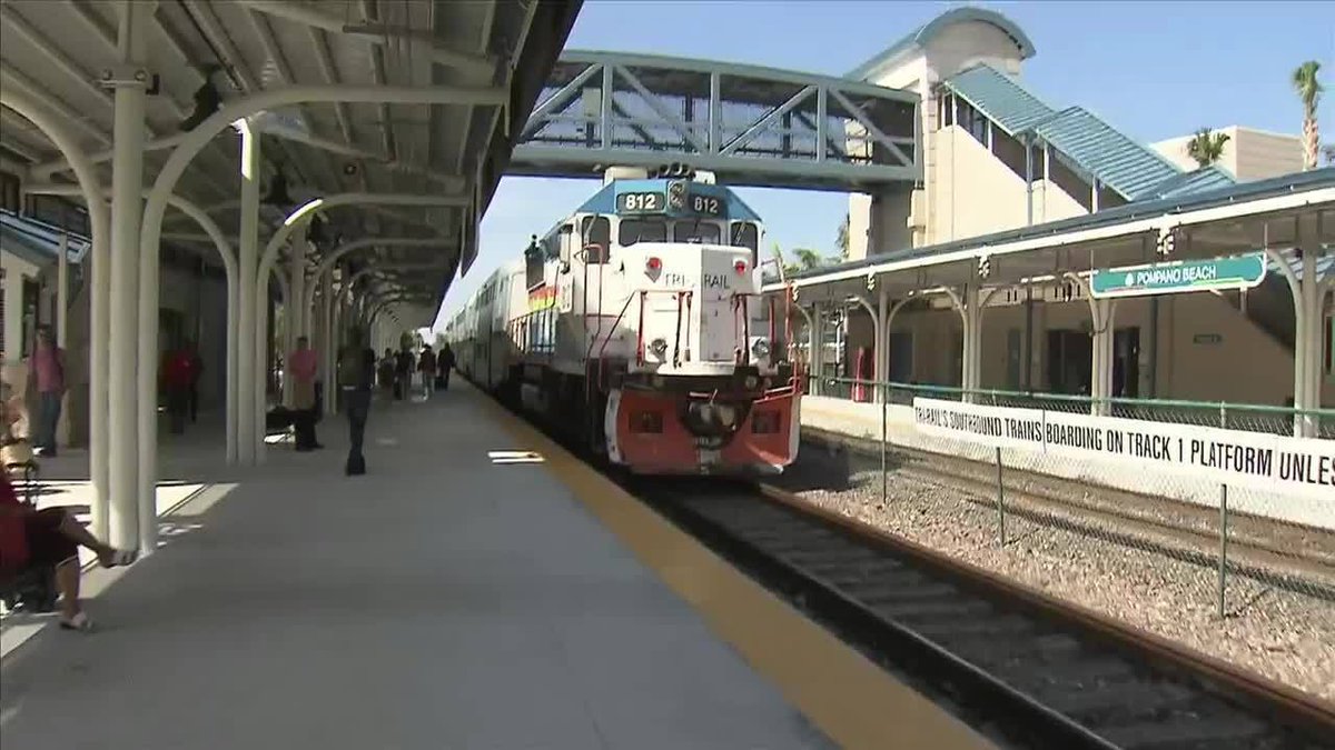 #BREAKING Man dies after being struck by Tri-Rail train in northeast Miami-Dade bit.ly/2NUR10w https://t.co/Y8EcnpL2B0