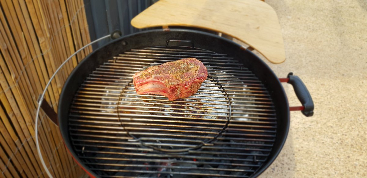 domblack1967's tweet photo. @ArunMeats @SherwoodFoods1 @UKBBQweek @UkbbqMag One of the cowboy steaks from my prize, cooked over charcoal then reverse seared for a superb crust, a quality steak with amazing flavour and super tender with chargrilled courgettes, tomatoes and chilli halloumi., thanks all.. 😋👌 https://t.co/n7B2srkvL6