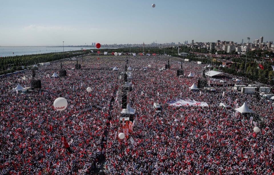 #HalkınUmuduKılıcdaroglu
ASLA YALNIZ YÜRÜMEYECEKSİN.

#MuharremİnceHalktvde 
#BekarlıkÖmrüUzatır 
#ElimiBırakma