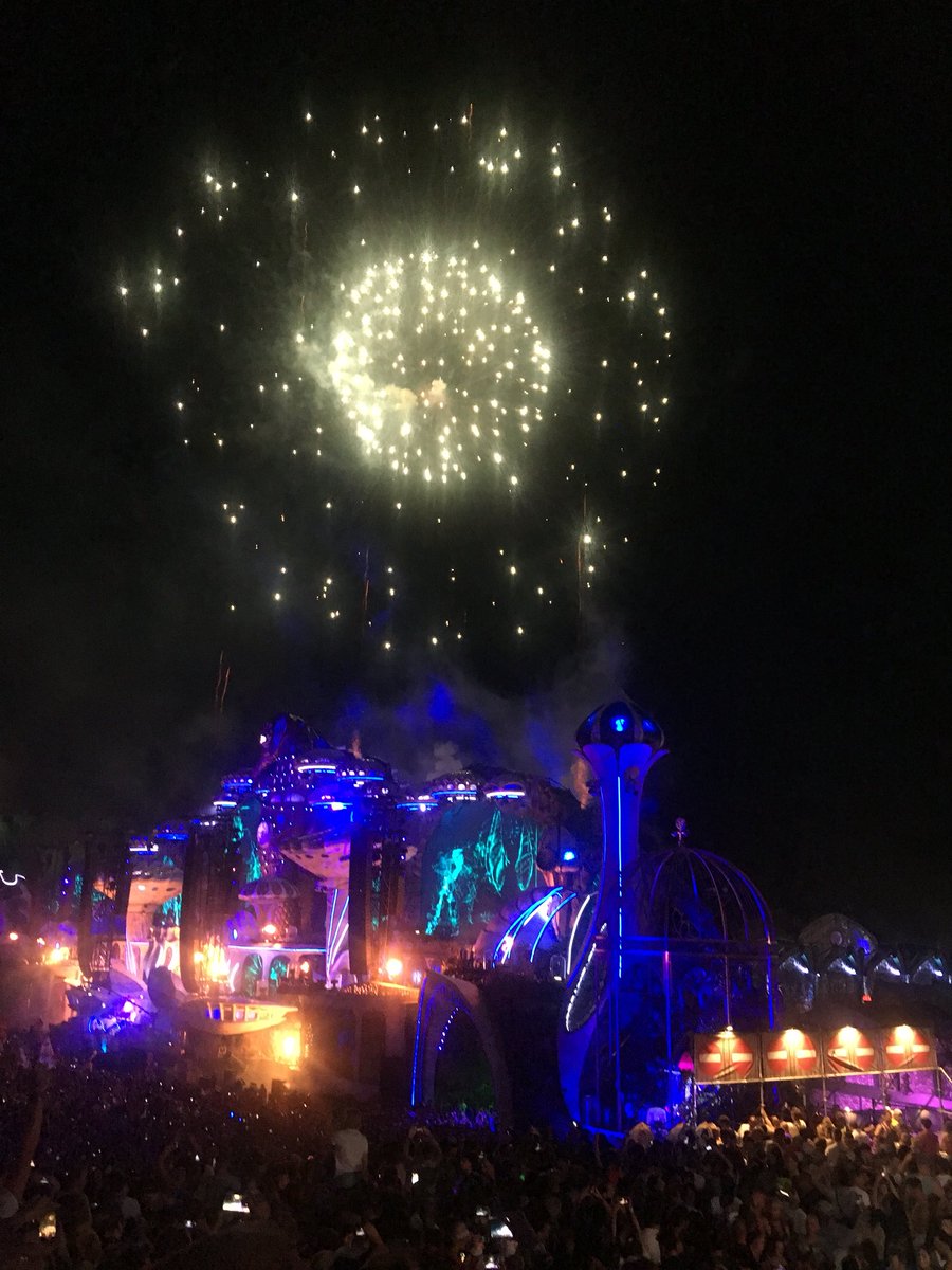 ChocoOxygen's tweet photo. Had the most incredible weekend in Belgium. It’s my calling now, every July. @tomorrowland ... you have my heart.💖 #Tomorrowland #VisitNo2 #OfManyMore #EDM #DJ https://t.co/Rs4xDSBqoP