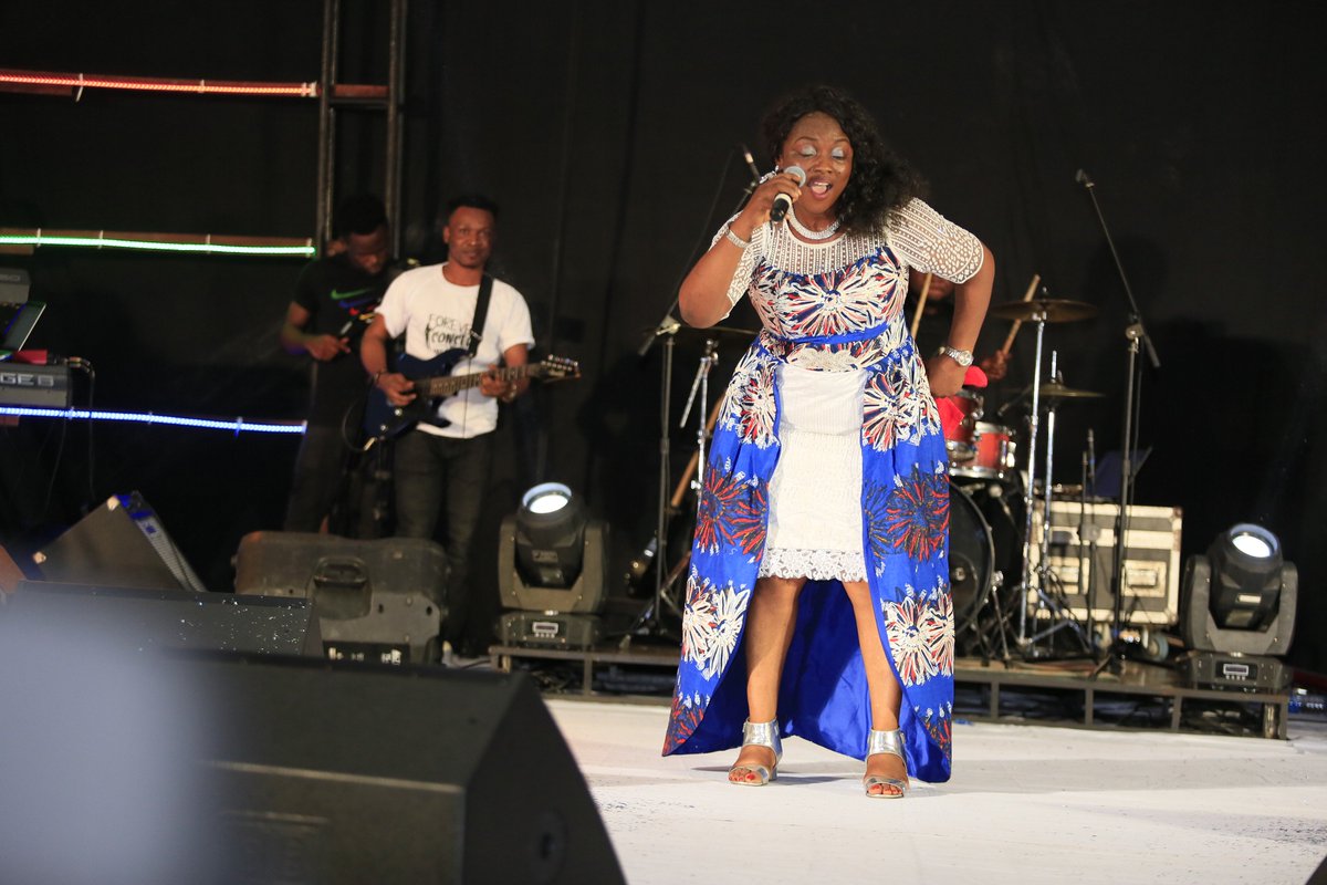 enomichael_'s tweet photo. You deserve all the glory... Yaweh, Yaweh...
You deserve ALL the GLORY!
@AityDennis ministering at #ForeverConcert https://t.co/sNpjzT5mzP