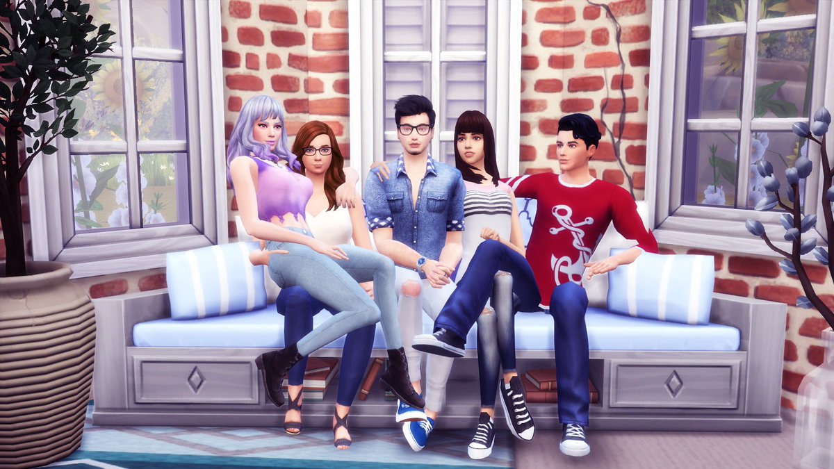CrazySimsYT's tweet photo. My family... My safe zone 💜 #Bubaluses https://t.co/BEUnw2B30k