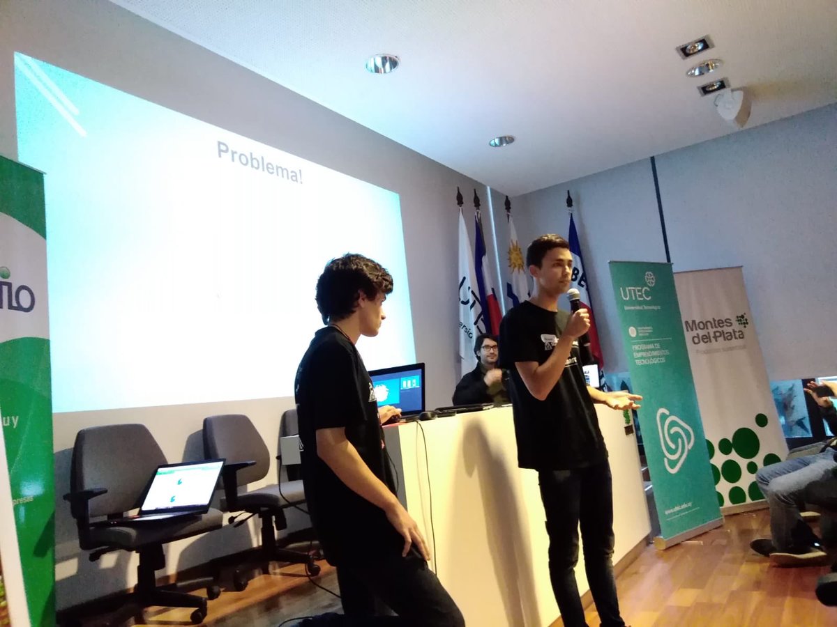 swmontevideo's tweet photo. Empezaron los pitch finales los equipos en #SWFrayBentos Ideas que trabajaron todo el fin de semana para convertir en negocios. https://t.co/uNxXucAN7u