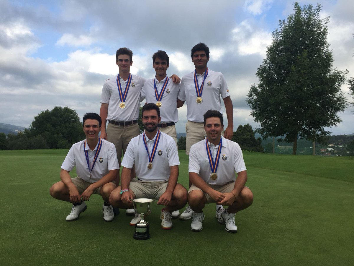 Tengolf's tweet photo. Madrid gana 🏆 a Cataluña en una apasionante final del #InterAbsoluto Masculino. El agónico triunfo de Adrián Mata ante Eduard Rousaud, punto álgido de una preciosa final en #Laukariz. CRÓNICA 👉 https://t.co/j0hgHbRApu https://t.co/osW0k1JECJ