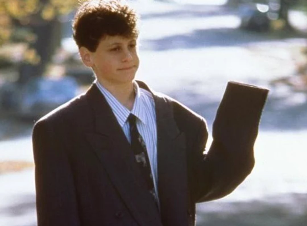 The magical spell of the villa broken, Alex turns to wave goodbye to his housemates and reveals he's actually a 12 year old. #LoveIsland #Big #zoltan #LoveIsand