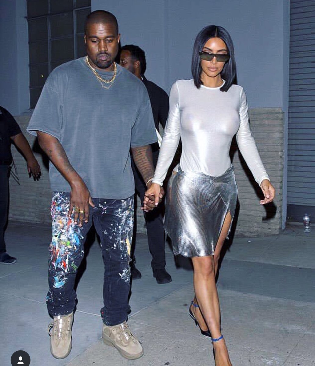 theskinny_101's tweet photo. Bitch looks like Zenon. Cmon Kim. You have more money than god and wear bathing suit covers out?!? Get reallll! Bring back 2015-2016 Kim! @KimKardashian #KimKardashian #KanyeWest #flop #helpkim https://t.co/niSp4vYkHM