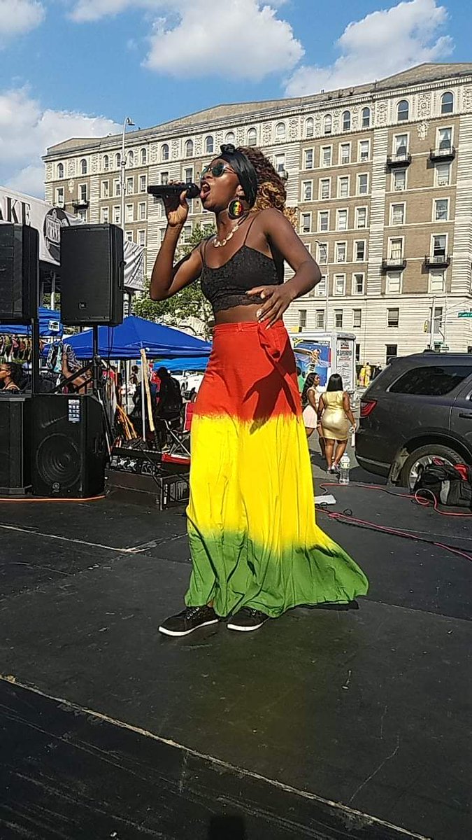 aryeharmony's tweet image. (Left) Performing injured. Forcing myself to get out of my down days and back out on stage and in public.
(Right) The day I Needed! Back walking normal! #Blessed with growth &amp;amp; my music made SALES + $$ later singing. SO HAPPY to feel myself come back out of my funk! #SupportAnd❤