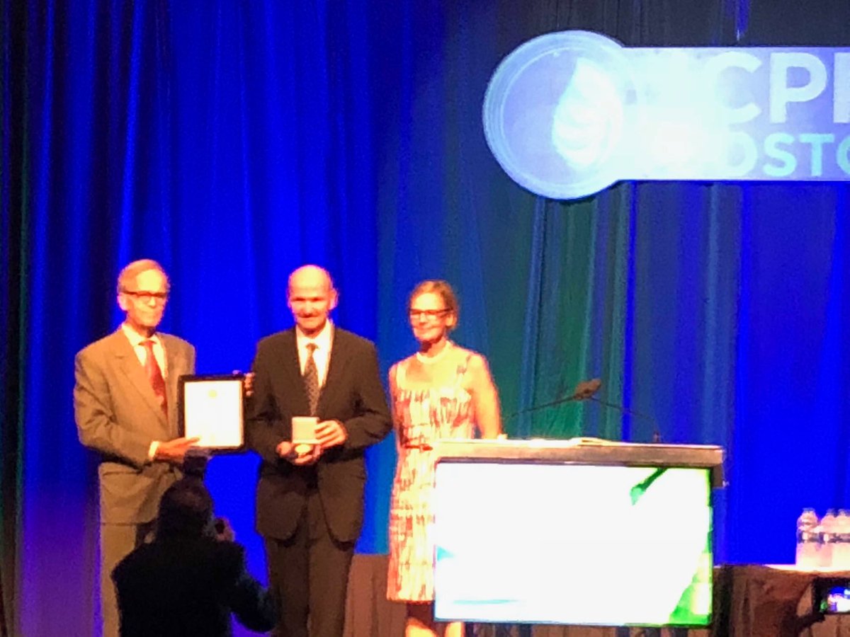 talbotlabTSL's tweet photo. The great Pierre de Wit receiving the Jakob Eriksson medal- the premier international prize in plant pathology #ICPP2018 https://t.co/3Wn3NUmCYQ