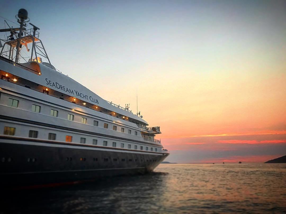 SeaDreamYC's tweet photo. Sitting pretty in #Hvar, #Croatia - Summertime in the Med 😍 https://t.co/1RMuuW9Tog