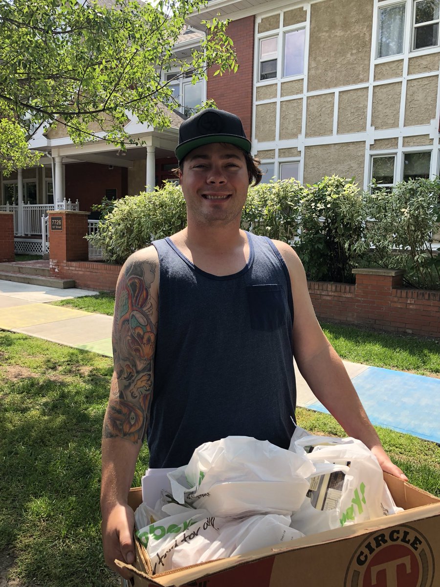 lindork's tweet photo. Looking forward to cooking #MealsThatMend dinner for families at @RMHCNA tonight! This is our 5th year cooking as part of my birthday festivities! I guest blogged about it for #RMHCNA last year: https://t.co/T1gVllQE93 Highly recommend you round up a group to do it! #yegfood #yeg https://t.co/2wmdEUVcdt
