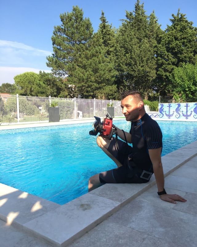zesea's tweet photo. Ready for a photo shoot in the pool equipped with my underwater housing by @isotta_underwater_housings !
.
#provence #photoshooting #swimmingpool #underwaterhousing #maternityphotoshoot #maternityphotography #underwatershooting #swimming #underwaterphoto… https://t.co/1mR2G4xH5m https://t.co/DQhNwl6Ngg