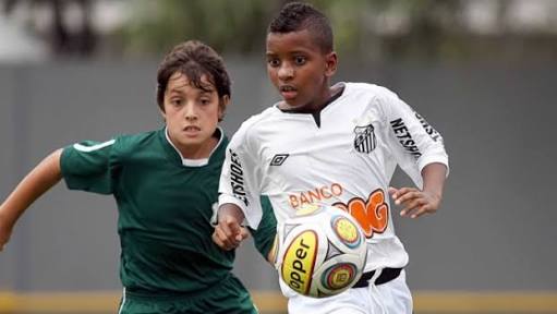 sfccomenta's tweet photo. ESSE É O RAYOZINHO DA SORTE, SE VOCÊ ACREDITA NO SHOW DESSE GAROTINHO HOJE DÊ RT https://t.co/tESAN7Iwsc