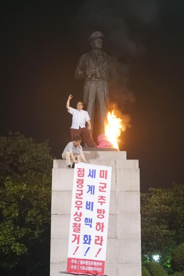 Protestors in South Korea burn statue of Douglas MacArthur. LeftCentral