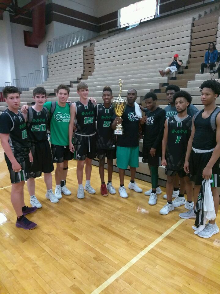 CoachKTxElite's tweet photo. Great way to end the season, finishing on top in Vegas. Thanks to all the parents, players and extended family who supported me and coach @carver_jeremie. @phillipsjames5 scored 21 pts @zayywestt scored 14 pts @Jaron7crv3r_  10pts. @BigfootHoops @TDuck_Hoops @DSHoops #GBG GATA https://t.co/dUKLCD4y7L