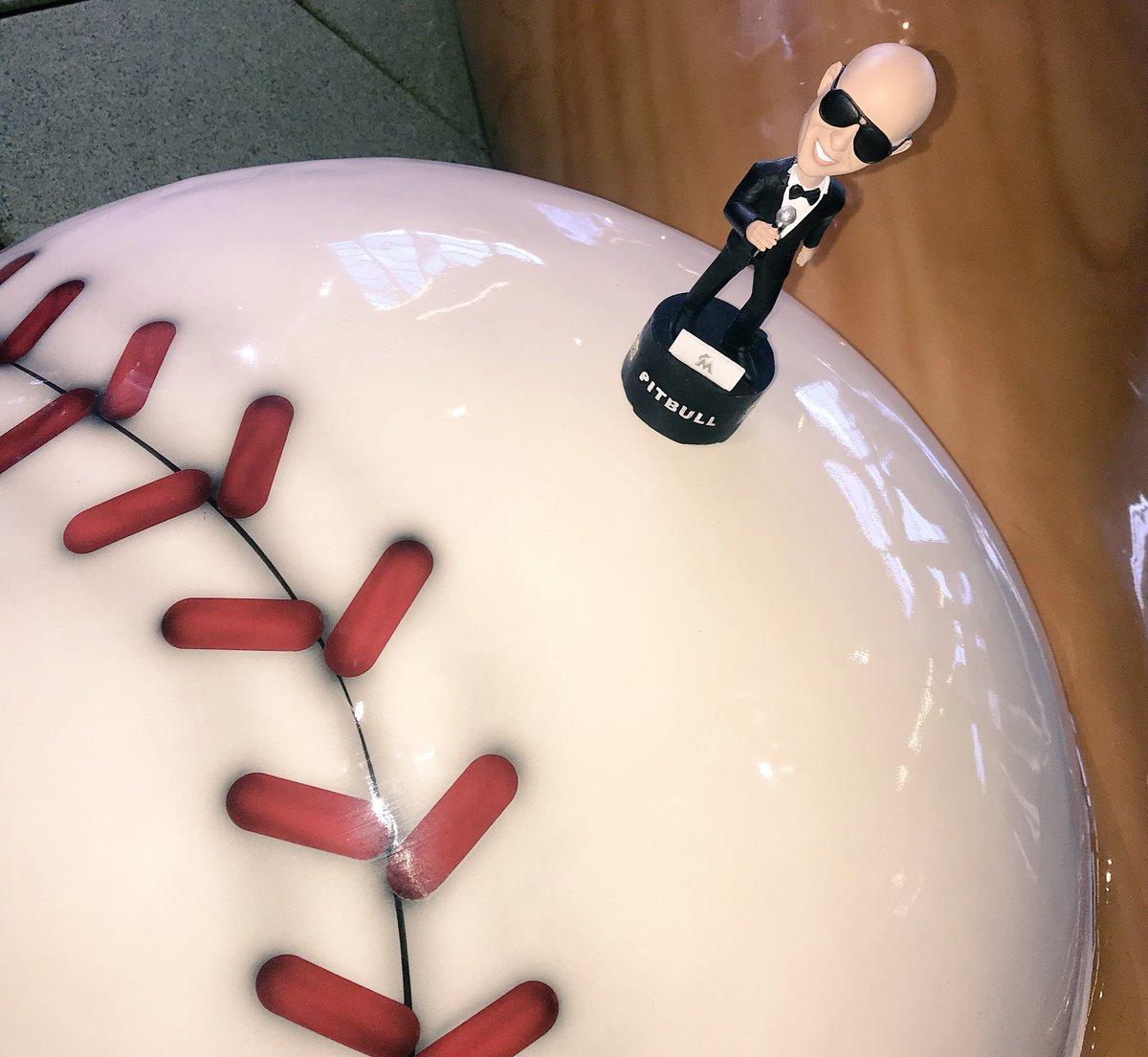 DoriMarlin's tweet photo. Was a nice day today @MarlinsPark got a selfie with one of my favs @THUT14 picked up a @pitbull #bobblehead and the cherry on top, a @Marlins WIN #mamafish #happygirl #happiestofsundays #IloveMarlinsPark #JustGettinStarted https://t.co/9S3xDJFF0W