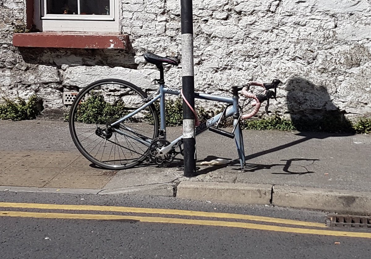 CladdaghSwan's tweet photo. Imagine what the council would do if someone just abandoned a broken-down car like this. But bicycles : no identification = no consequences, so pedestrians have to dodge it until it rusts away. #walkingFirst https://t.co/Q6G9MuIGqT