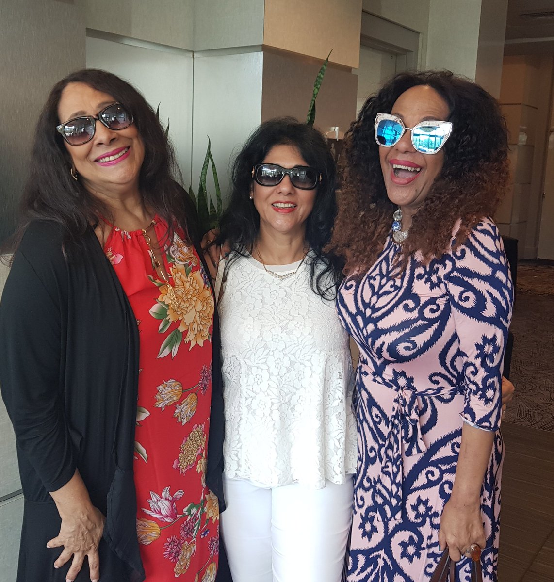 MarthaBeato's tweet photo. Que alegria encontrarme con Irene y Rosanna.tres muñecas https://t.co/KYIctDYWdP