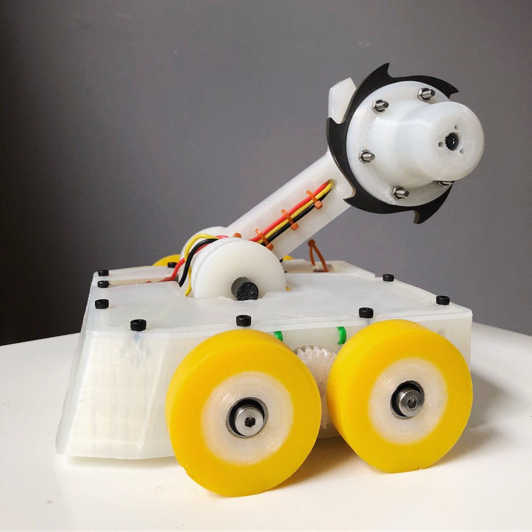 alexmordue's tweet image. Meet “Saw Loser”, my #beetleweight #combatrobot built for @Bugglebots! It’s mostly 3D printed out of @taulman3d nylon on an @e3donline Bigbox, with a selection of Hardox Saw blades ready to slice and dice the other robots.