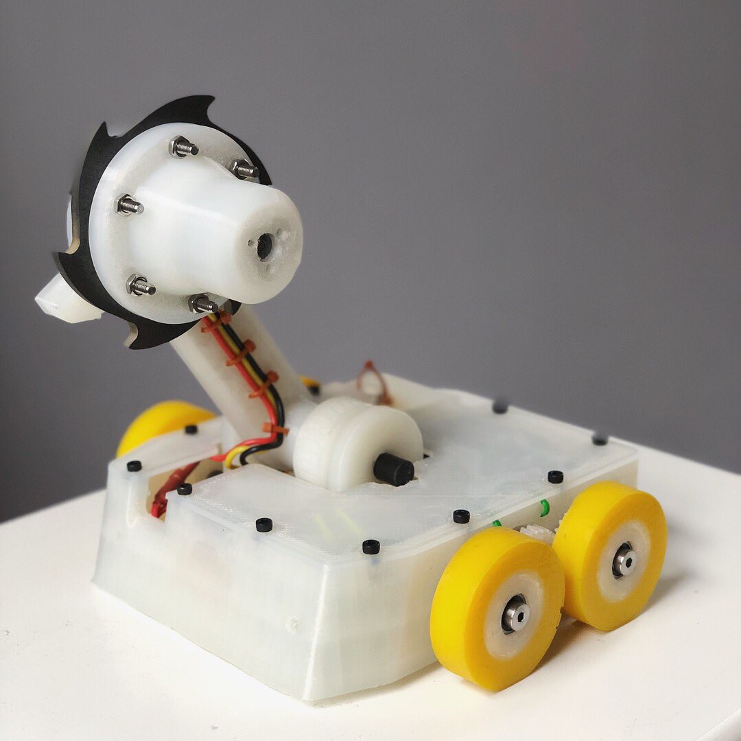 alexmordue's tweet image. Meet “Saw Loser”, my #beetleweight #combatrobot built for @Bugglebots! It’s mostly 3D printed out of @taulman3d nylon on an @e3donline Bigbox, with a selection of Hardox Saw blades ready to slice and dice the other robots.