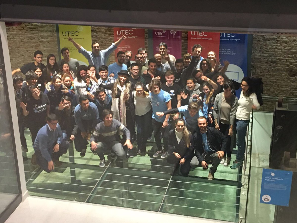 Ideingenio's tweet photo. Así termina un gran fin de semana a puro emprendimiento. Gracias a todos por la participación! #StartupWeekend #SWFrayBentos https://t.co/v0HtvsYCh1