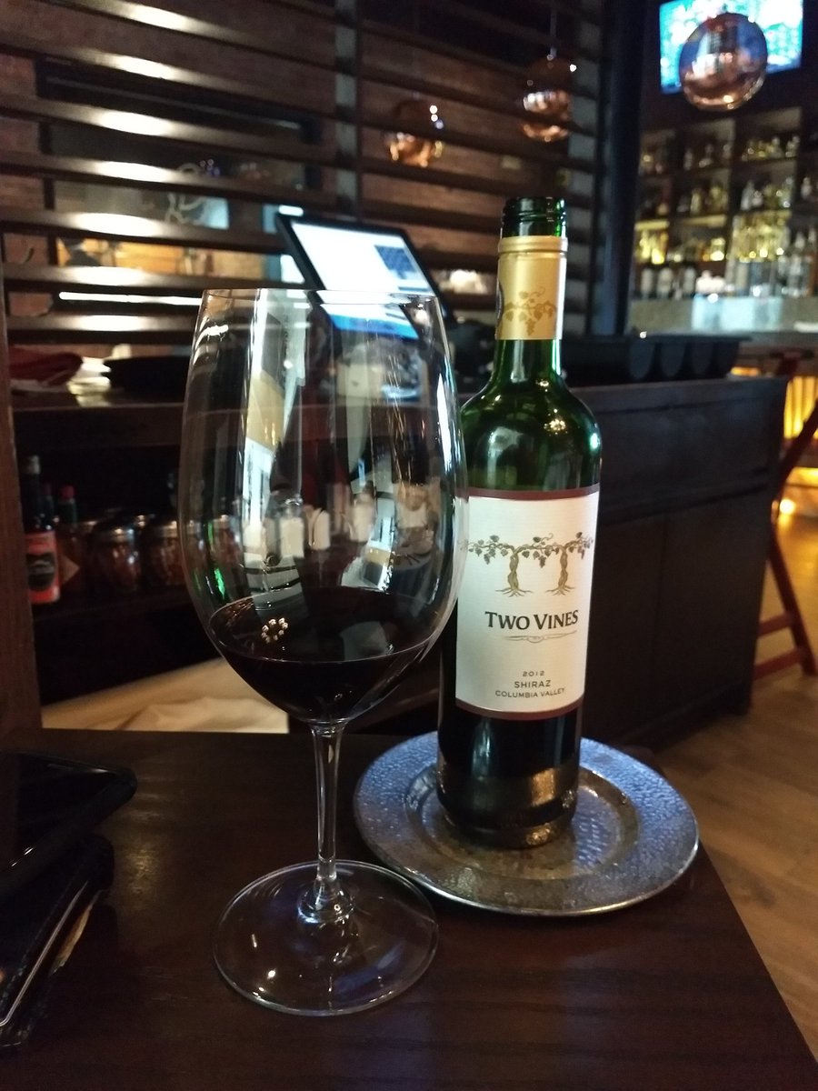 jmsahagunc's tweet photo. Como siempre, un lugar delicioso @GarufaMonterrey en familia y degustando un increíble #Shiraz de @columbiacrest #TwoVines muy recomendable @aleidarobles @luzamakeup @SahagunLopez https://t.co/xJ5tMsH8ge