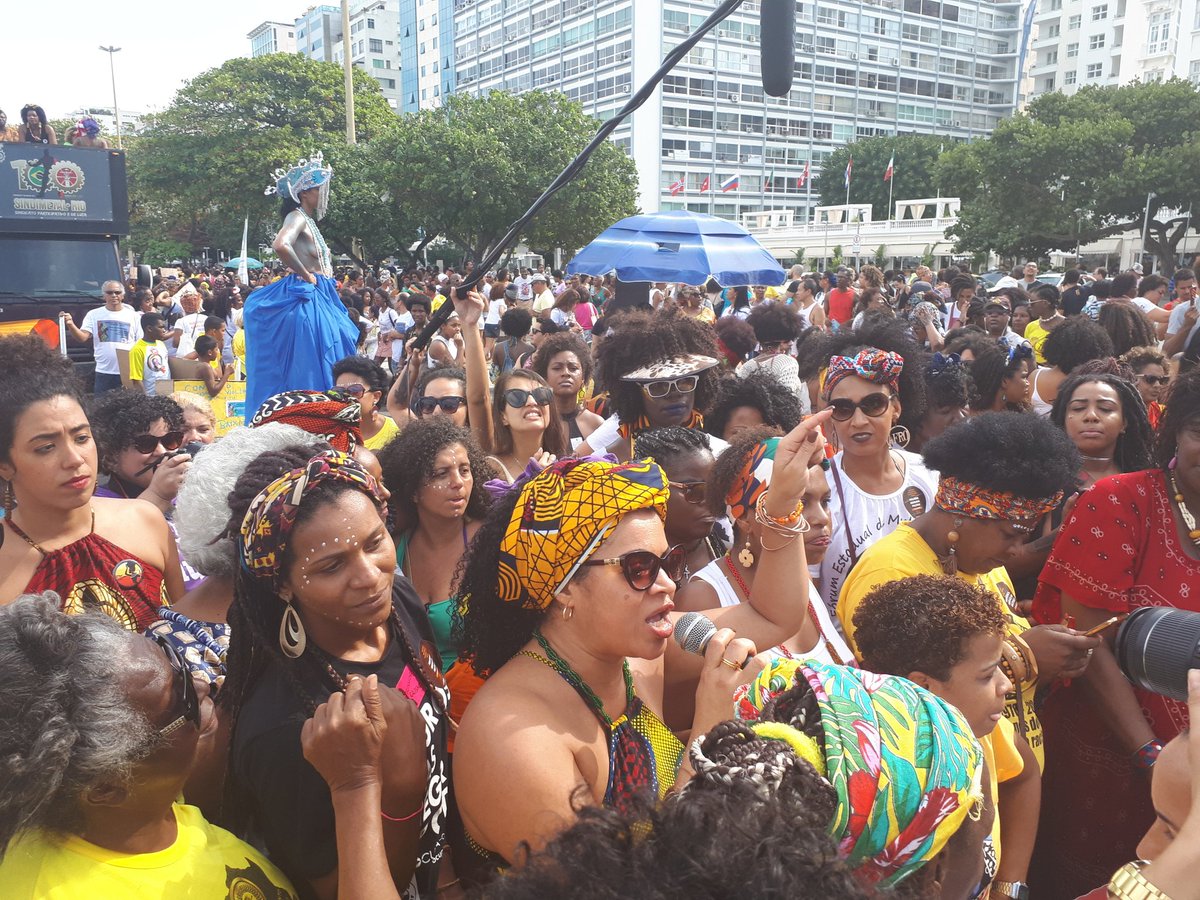 maeflaviapinto's tweet image. VI Marcha das Mulheres Negras 💜 hoje em Copacapana. Por mais mulheres negras no poder. 
#seliganapolítica 
#mulheresnapolitica 
#votonegro 
#feminismo 
#riodejaneiro